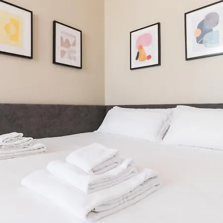 Italianway - Castel Morrone 21 * Milan
