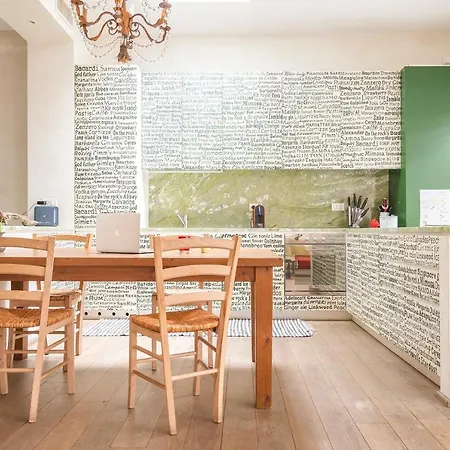Apartment Plum Guide - Bartender *
