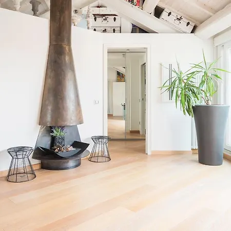 Plum Guide - Chalet Apartment Milan