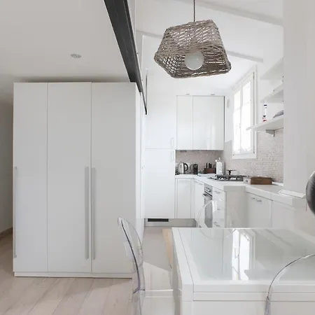 Plum Guide - Magellan