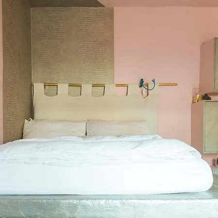 Apartment Plum Guide - Pink Ladies Of The World *