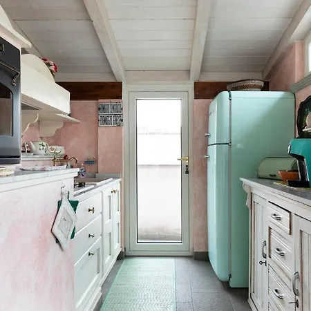 Plum Guide - Pastel Playground Appartement Milan