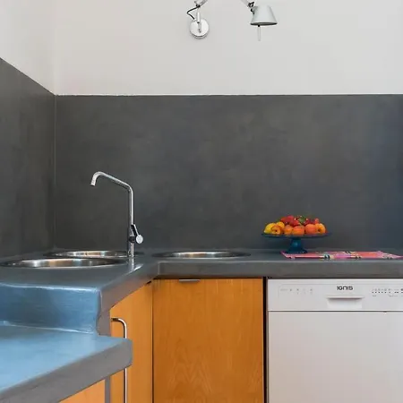 Apartment Plum Guide - Shearwater Milan