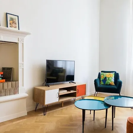 Apartment Plum Guide - Tropicalia