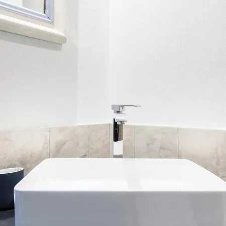 Apartment Plum Guide - Coccola