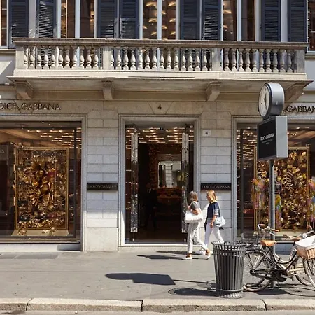 Plum Guide - Napoleon's Delight * Milan