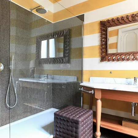 Plum Guide - Tarragon Mirror Apartman *