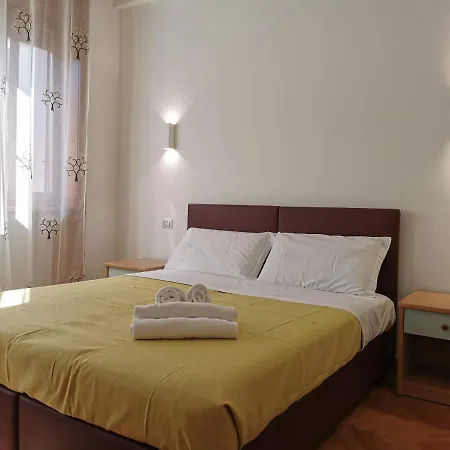 Pergolesi Apartment Milan
