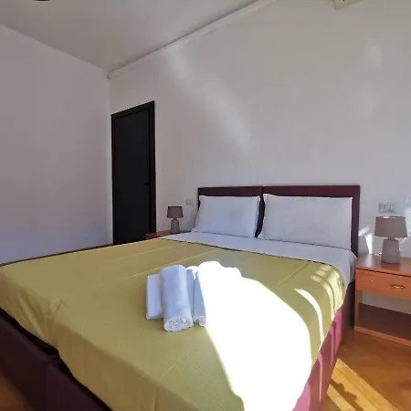 Pergolesi Apartment Milan