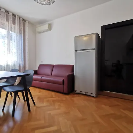 Pergolesi Apartment Milan