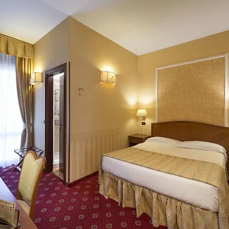Lancaster Hotel
