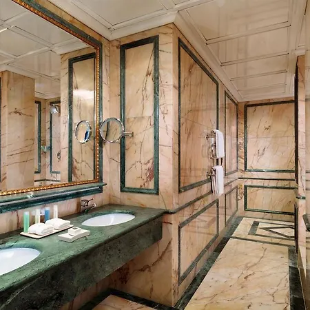 The Westin Palace, מלון