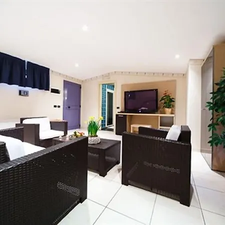 Sechi With Parking فندق 3*