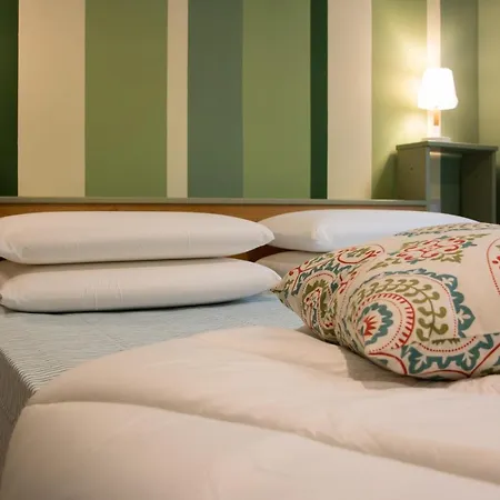 Julie - Eclectic Downtown Corso Buenos Aires Apartment *