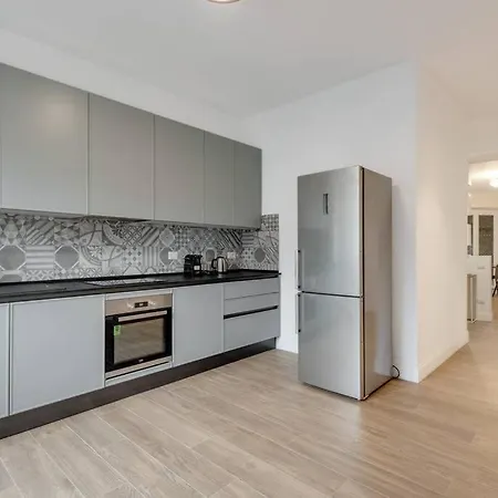 Apartment Easylife - Cozy & Comfy In Design District