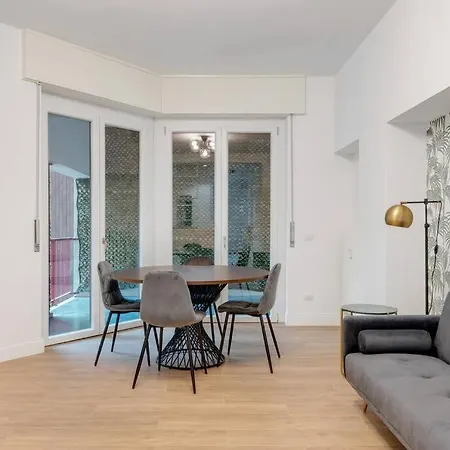 Apartment Easylife - Cozy & Comfy In Design District Milan