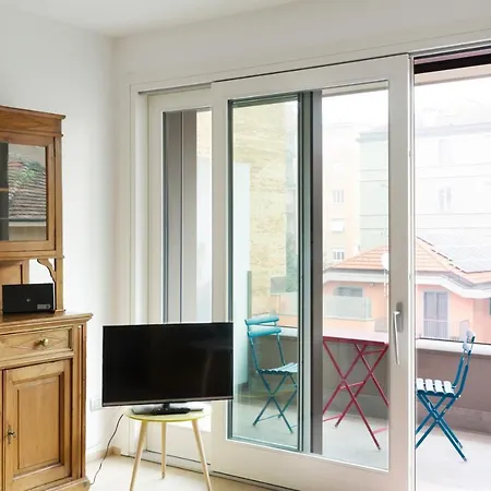 Joivy Stylish 1-bedroom Flat * ميلان