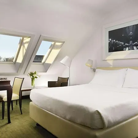 Una Cusani Hotel 4*
