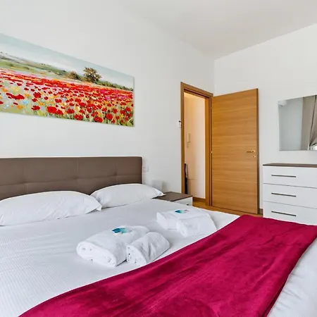 Apartamento Red Subway Line Modern Flat