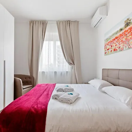 Apartment Red Subway Line Modern Flat *