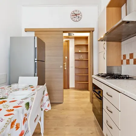 Red Subway Line Modern Flat Apartment *