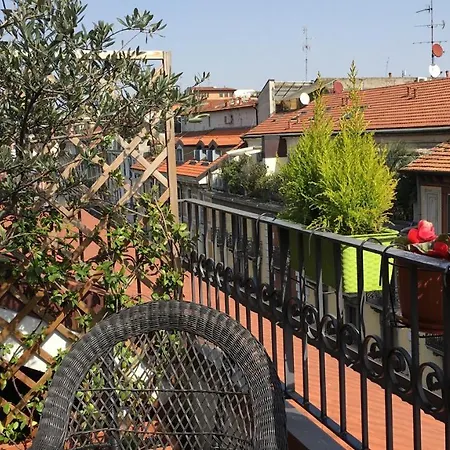 Pied A Terre With Terrazza In Center Daire