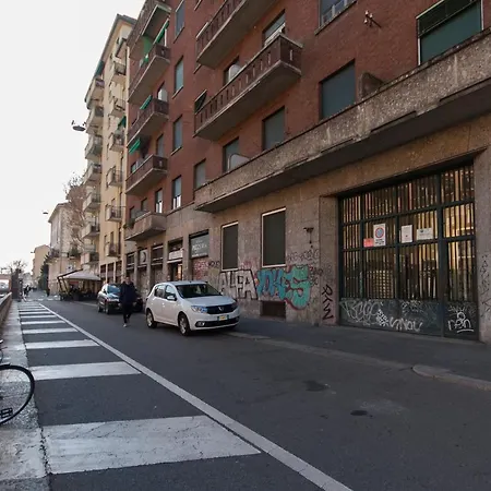 Intimate With Balcony In Navigli Area Apartment