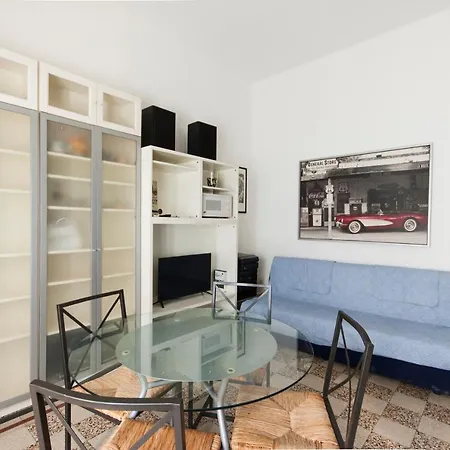 Intimate With Balcony In Navigli Area Appartement Milan