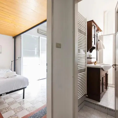 Intimate With Balcony In Navigli Area * Milan