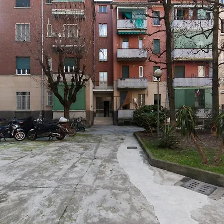 Intimate With Balcony In Navigli Area Appartement Milan