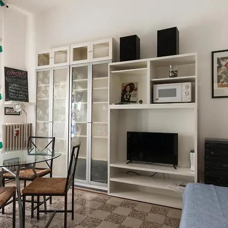 Intimate With Balcony In Navigli Area Appartement