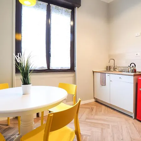 Primopiano - Ferrante Aporti Flats Daire *