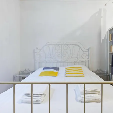 Guesthost - Loreto Courtyard Milano