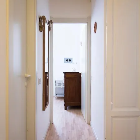 Youhosty - Coni Zugna G 12 Milánó