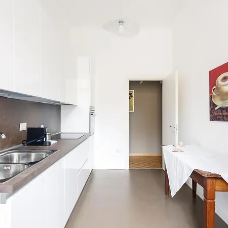 Hostmate - Milano - Felice Casati - Repubblica * Mediolan