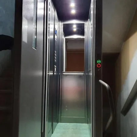 34 Via Giulio Carcano * Milaan