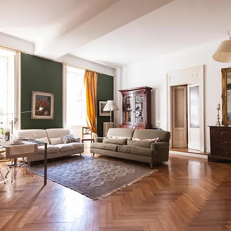 Sophisticated Near Duomo Daire *