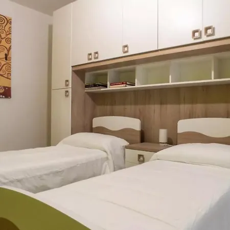 Apartment Cozy And Modern In Corvetto Milan