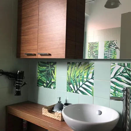 Charming Elise- Close To Station