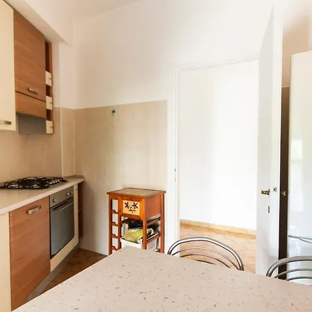 Light & Cozy Flat Near Navigli, Iulm, Bocconi Apartment *