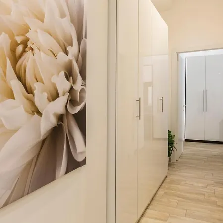 Yellow Line Апартаменты