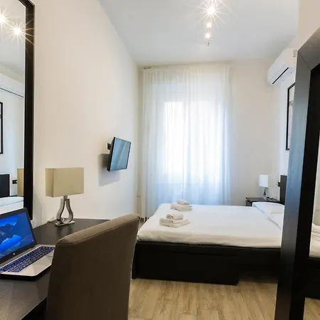 Yellow Line Apartment *