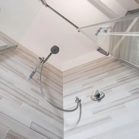 The Rent - Modern Two Bedroom In Mailand