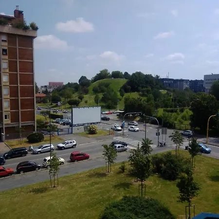 Stanza In Affitto A Zona Bicocca ゲストハウス ミラノ