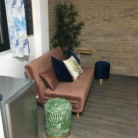 Charming Elise- Close To Station *