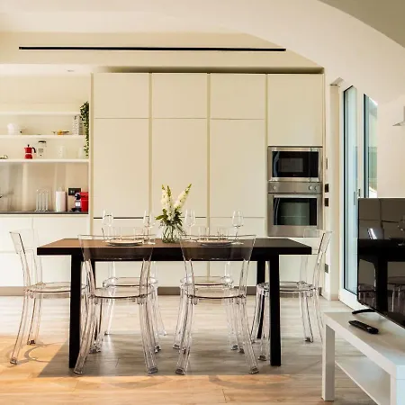 The Rent - Attic With Terrace In Downtown Milán