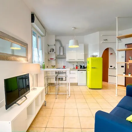 Apartment Guesthost - Casa Certosa, Bilocale A Pochi Minuti Da Rho Fiera