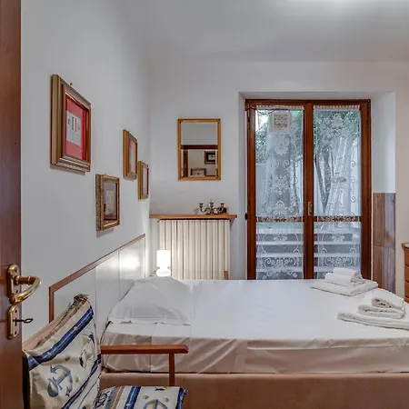 Apartment 21 *