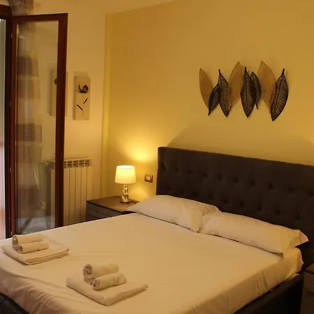 Elegant And Quiet With Terrace Apartment