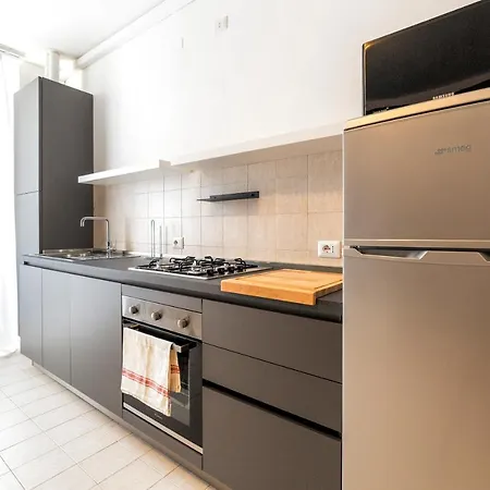 Appartamento Roomy Close To Subway M5! Milano